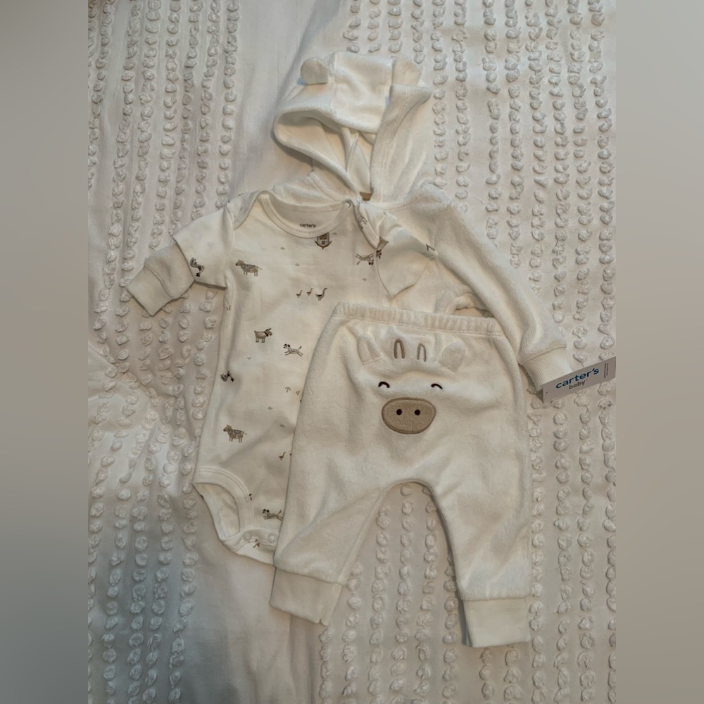 Carters Ivory Animal Patterned Set in 6M